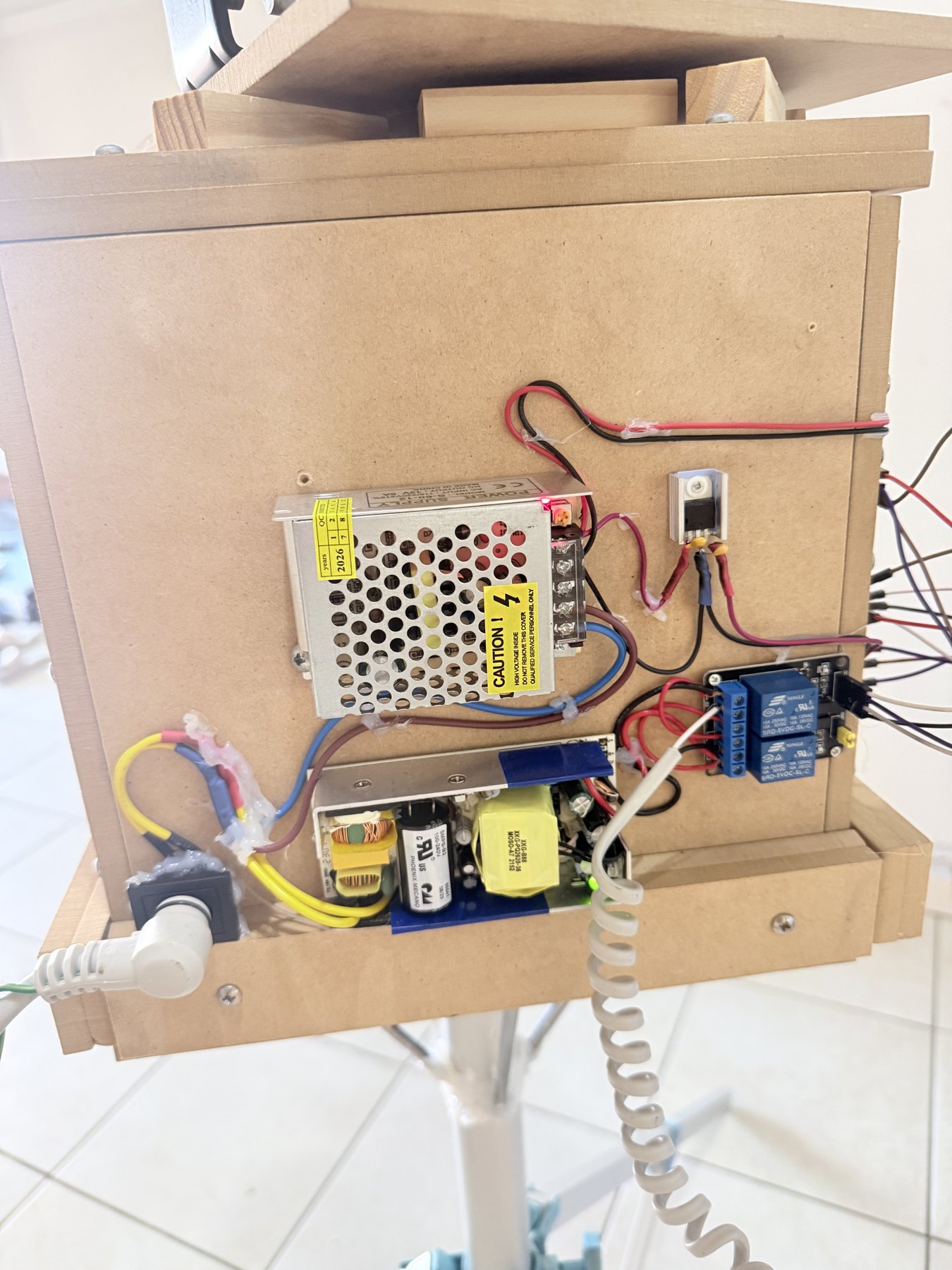 Power supply and relay wiring for actuator control